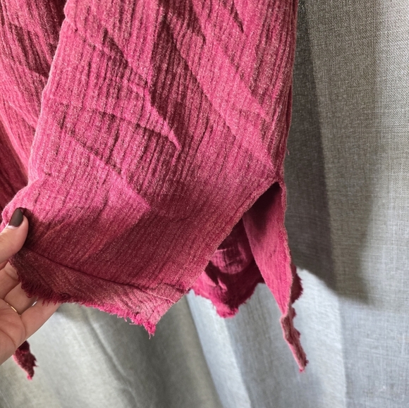 Umgee Mineral Wash Gauze Tunic Top V Neck Wine Red Size L Short Sleeve - Picture 3 of 6